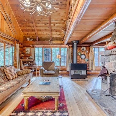 Zoe'S Log Cabin Welches Екстериор снимка