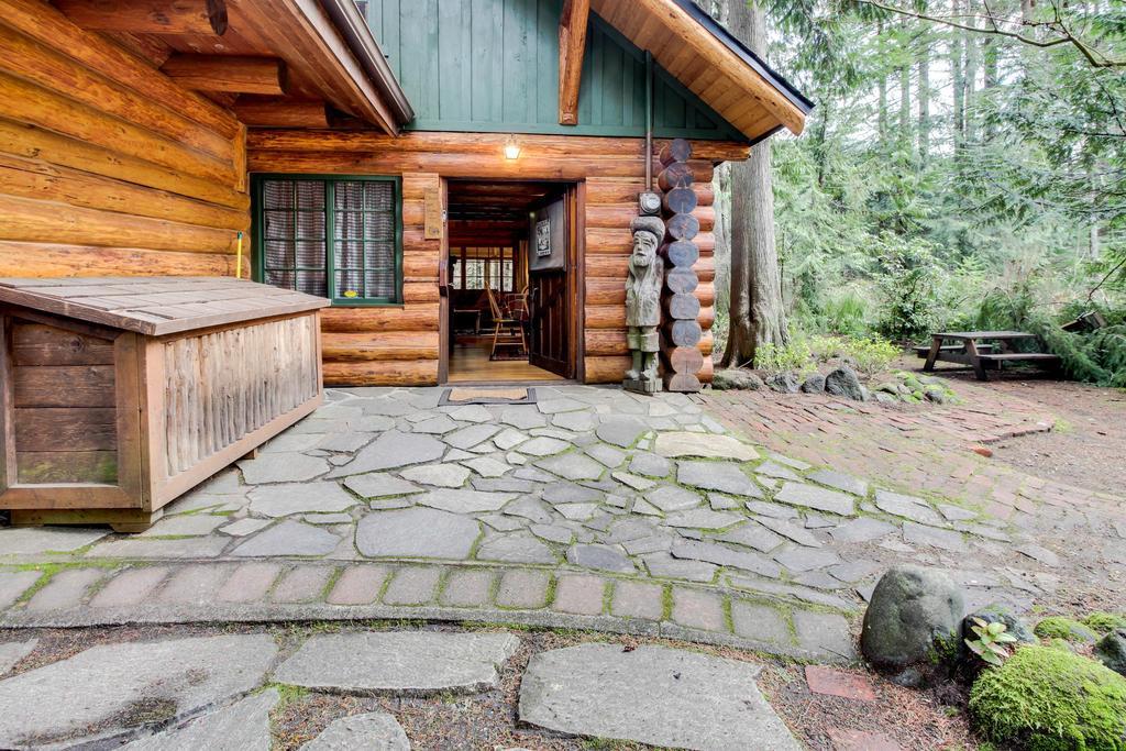 Zoe'S Log Cabin Welches Екстериор снимка