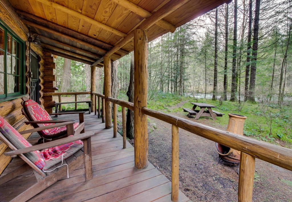 Zoe'S Log Cabin Welches Екстериор снимка