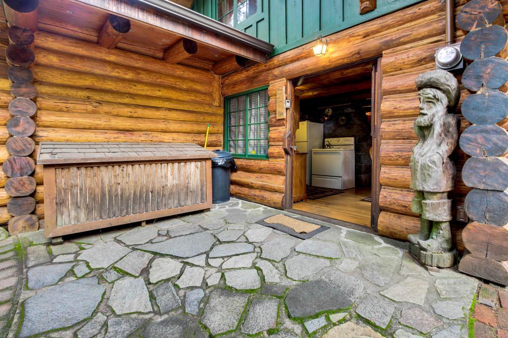 Zoe'S Log Cabin Welches Екстериор снимка