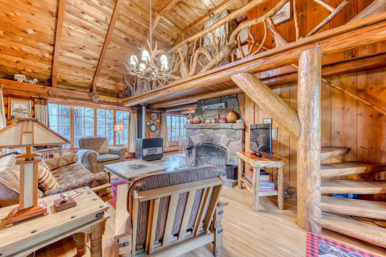 Zoe'S Log Cabin Welches Екстериор снимка