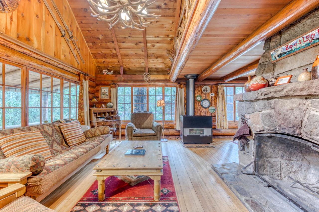 Zoe'S Log Cabin Welches Екстериор снимка